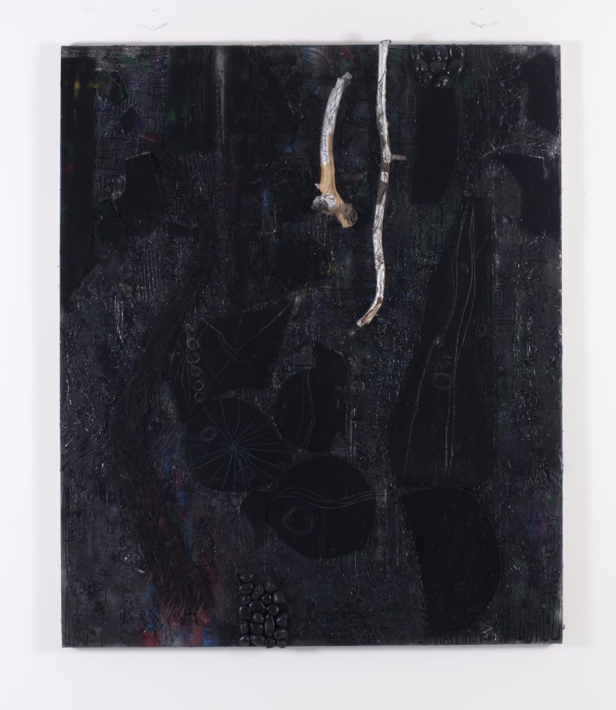 Lauriston Avery, Adhesivo, pintura en aerosol, espejo grabado ennegrecido, palos, piedras de río sobre lienzo.