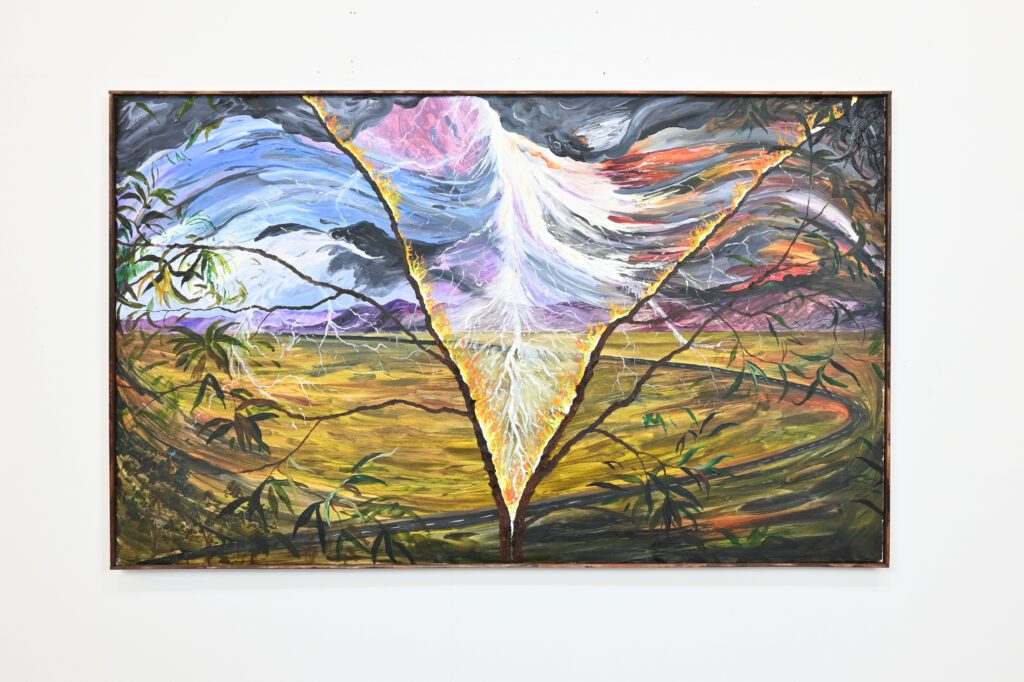 Pintura expresiva con un mundo en conflicto. Un árbol atravesado por un rayo en una tormenta