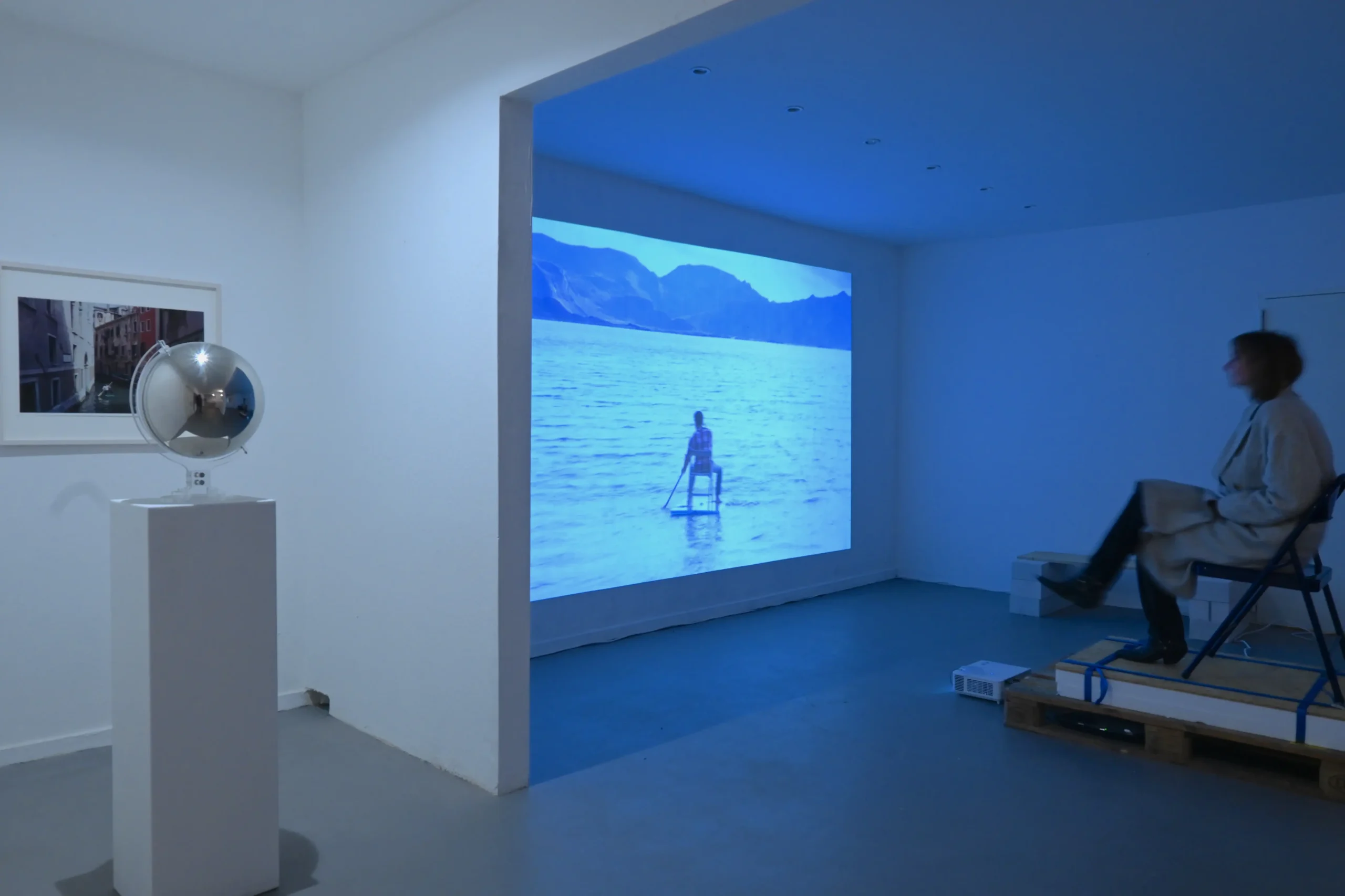 Felipe Castelblanco  driftless video installation