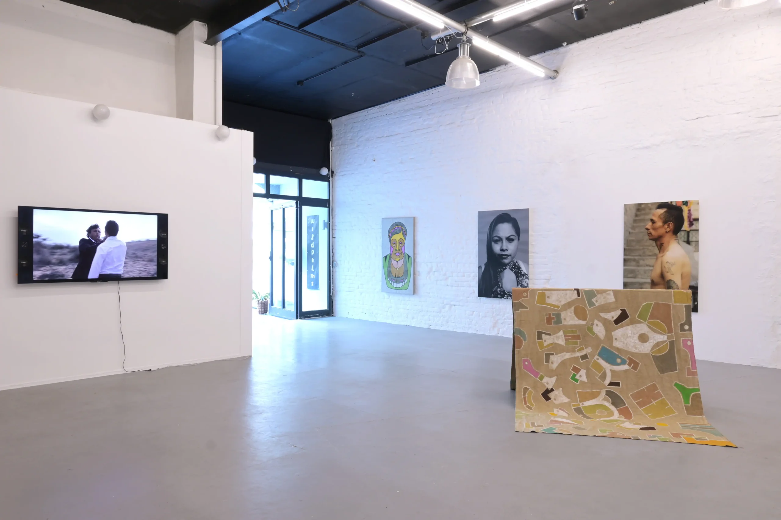 Photography video and painting in El primero que ría