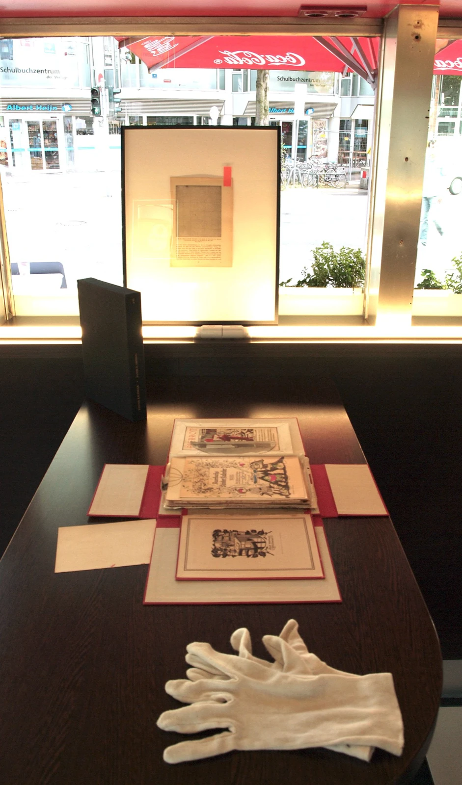 Installation view, BOOKS, wildpalms Düsseldorf.