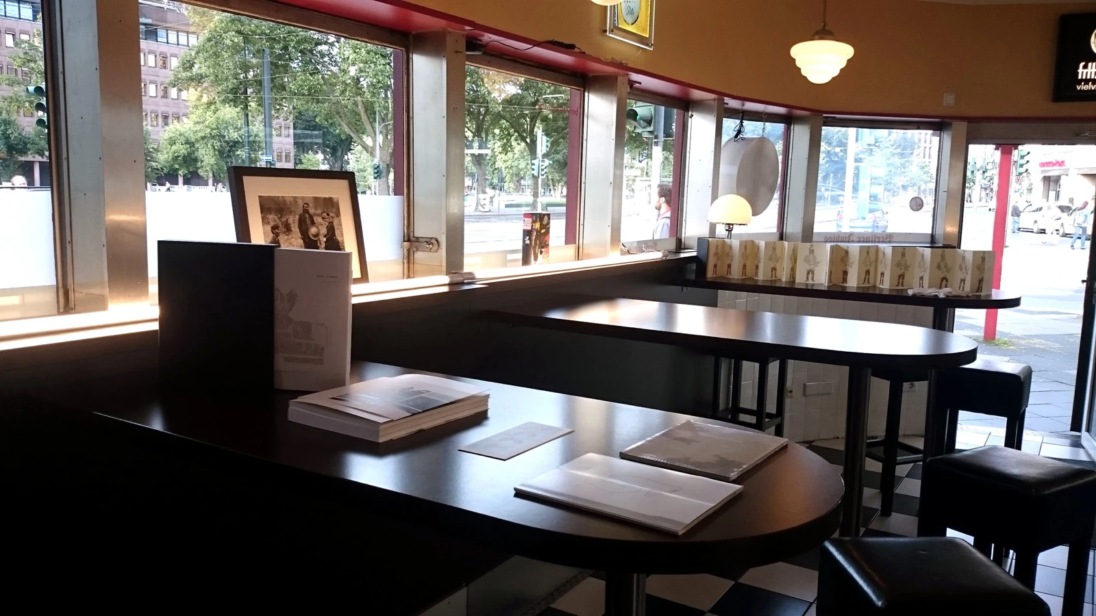 Installation view, BOOKS, wildpalms Düsseldorf.