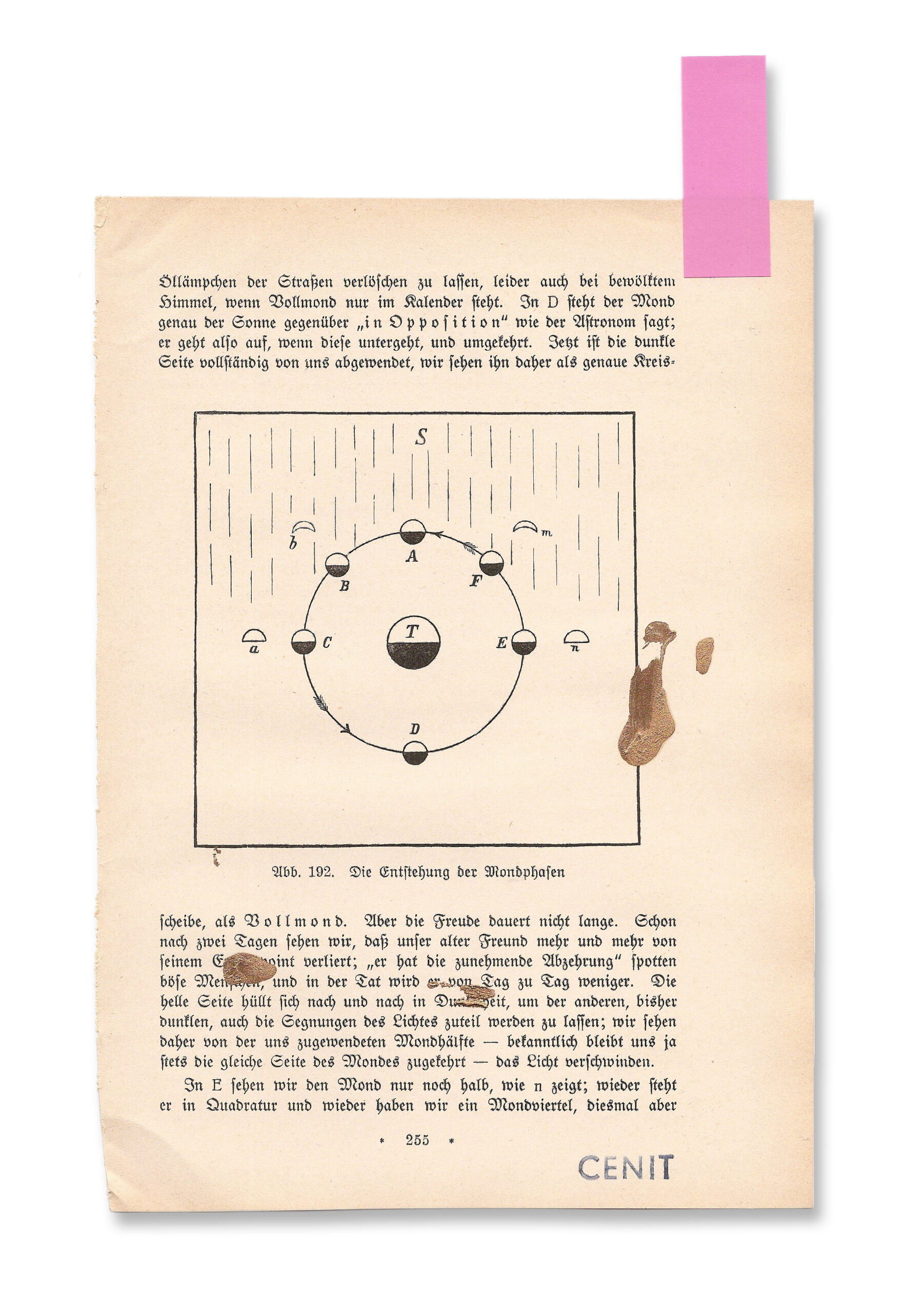 Mario Asef, Cenit, página encontrada de un libro sobre las fases lunares, con cinta rosa y manchas oxidadas, sellada con «CENIT»