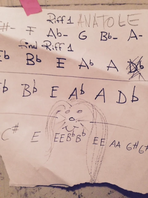 Notas de composición y anotaciones de acordes manuscritas de José Elguezabal