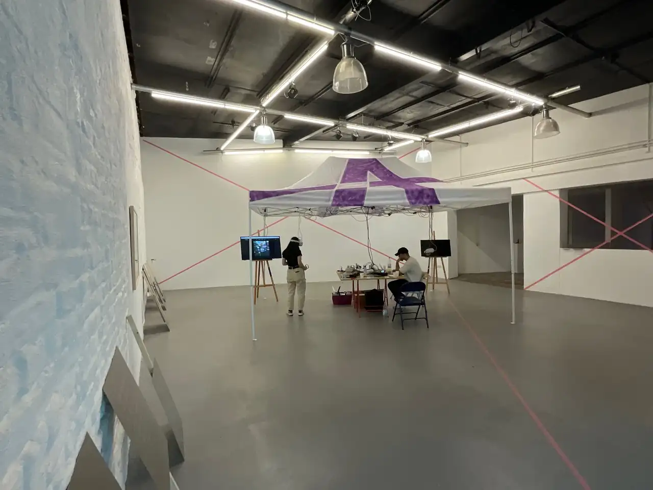 Manufacturing Anti-Monument, exhibition view at Wildpalms, Düsseldorf, curated by Antimonument e.V. & Shinpei Takeda