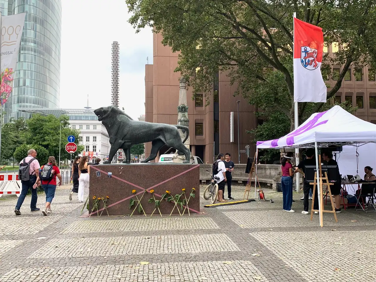 Manufacturing Anti-Monument, exhibition view at Wildpalms, Düsseldorf, curated by Antimonument e.V. & Shinpei Takeda