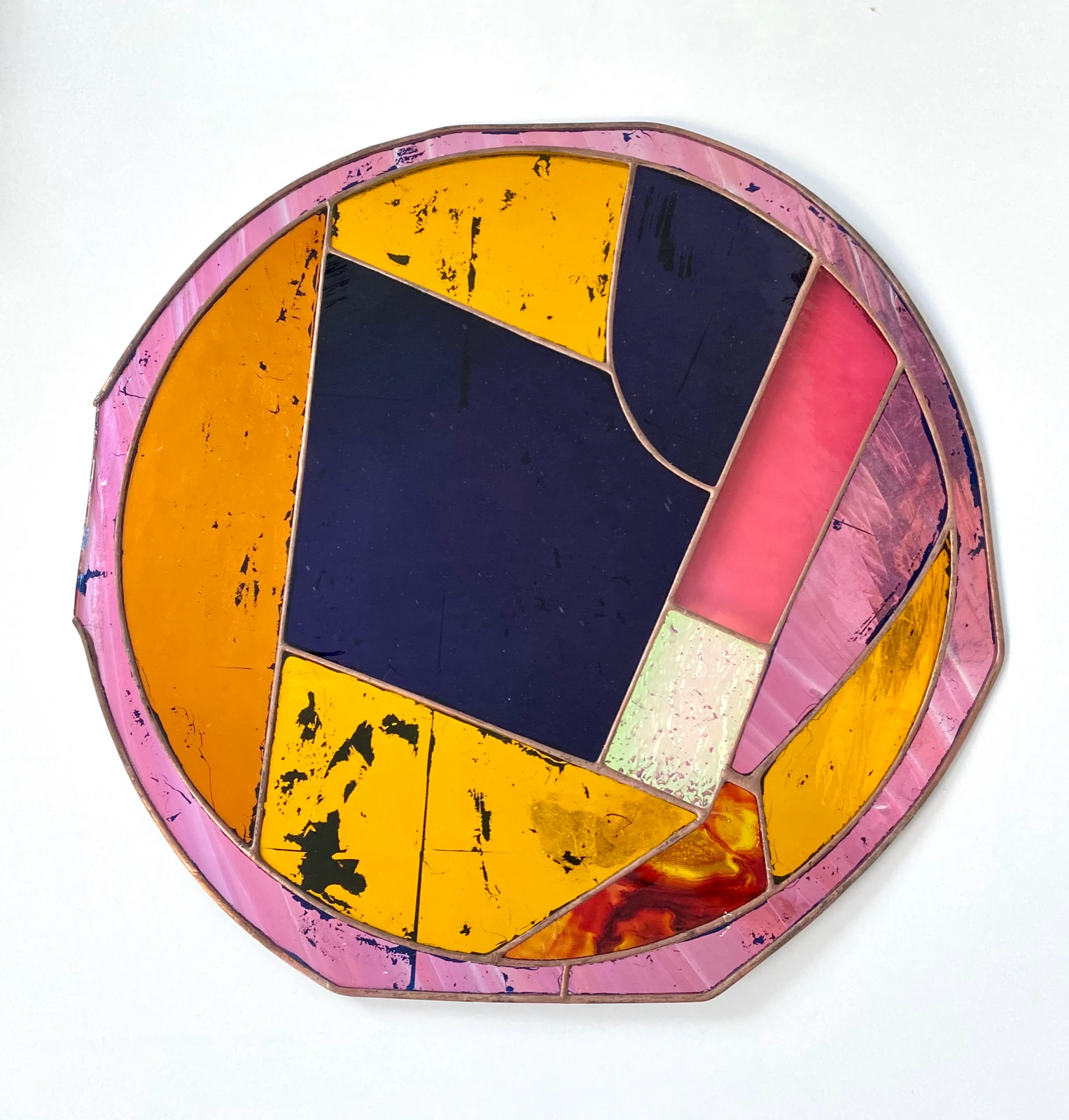 Paul Hance circular stained glass wall work in pink, orange and navy, Passage exhibition at wildpalms Düsseldorf, curated by Jorge Sanguino