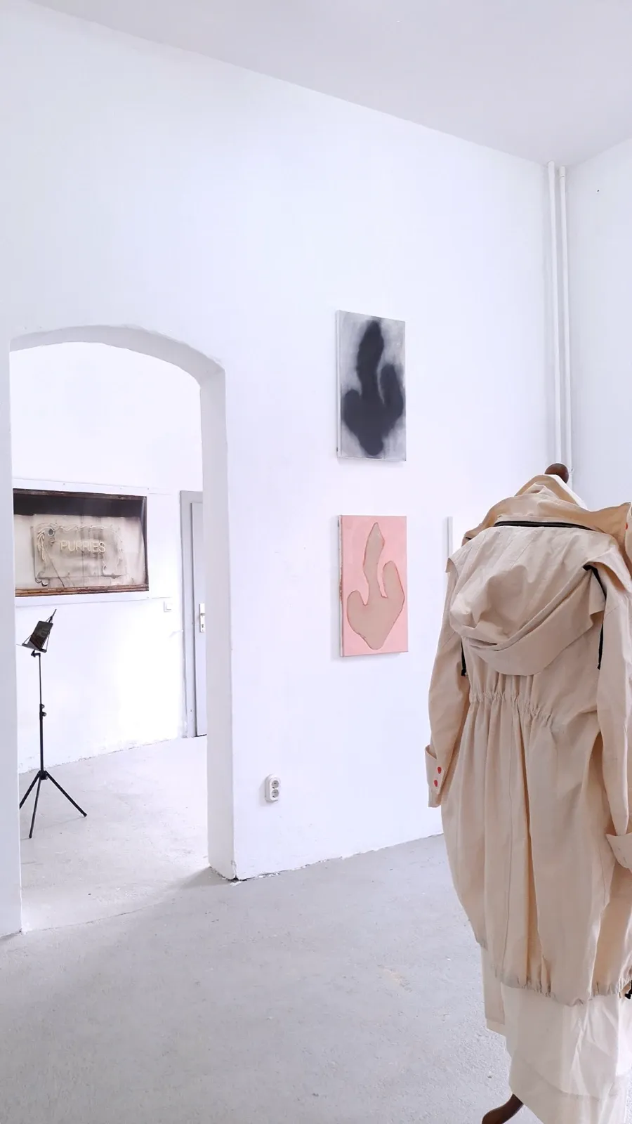 Angelika Kammann, garment sculpture, with work by Christian Seybold in the background. Practices of Moving, curated by Alexandra Meffert and Jorge Sanguino.